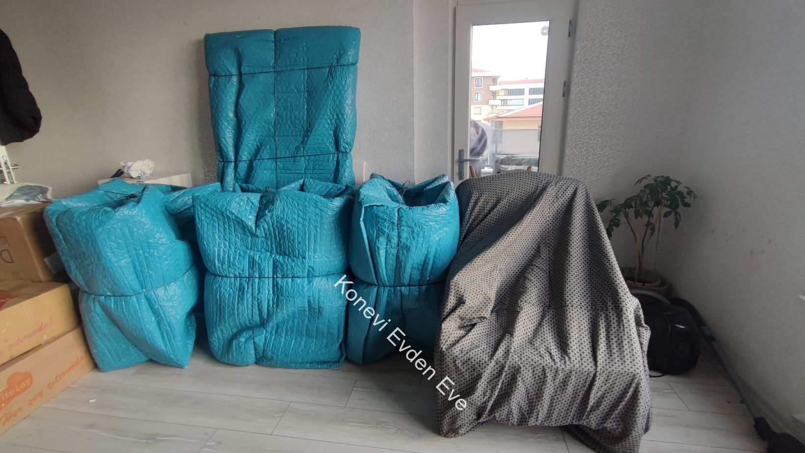 2025-Mayıs-İş-Başında - Konevi Evden Eve Taşımacılık | Asansörlü Nakliye Hizmeti